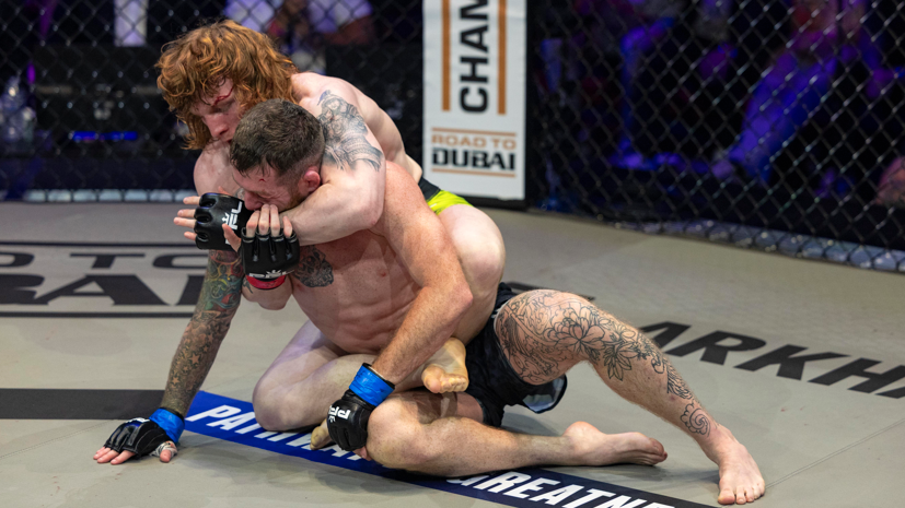 Lewis McGrillen sinks a choke into Alan Philpott