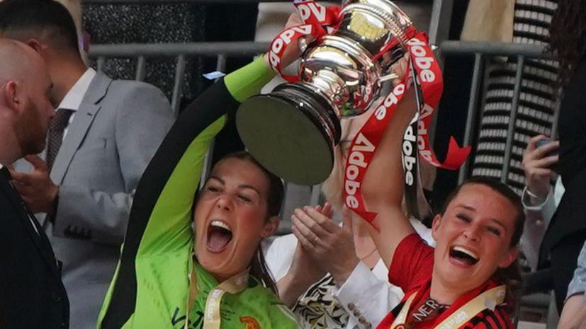 Manchester United celebrate winning the Women's FA Cup