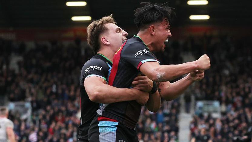 Marcus Smith celebrates beating Saracens with Harlequins