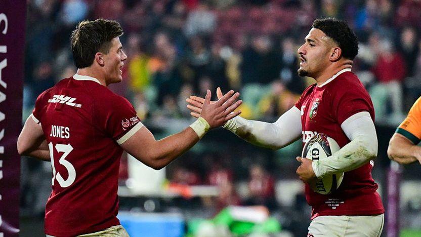 Huw Jones (left) congratulates Sione Tuipulotu after his try