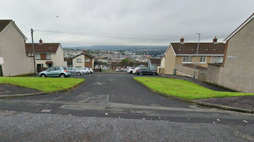 Homes and cars in the Campion Court area of the Waterside. There is grass nearby.