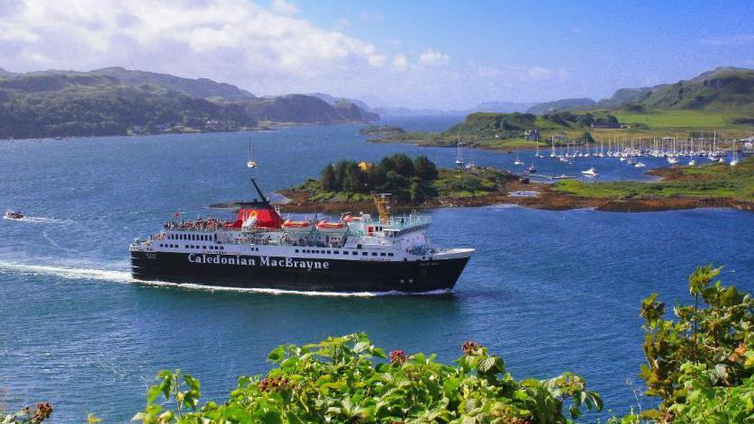 Ferry Isle of Mull sails into a harbour