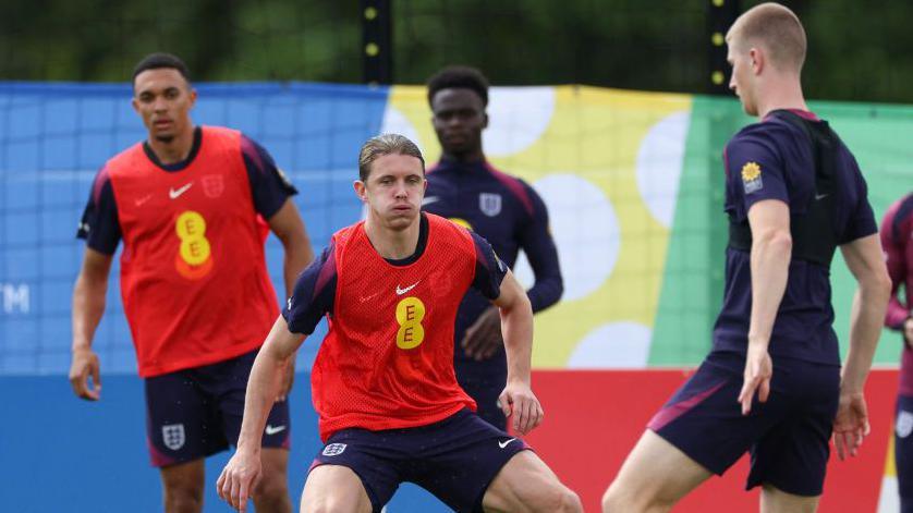 Conor Gallagher, Trent Alexander-Arnold, Bukayo Saka and Adam Wharton in England training