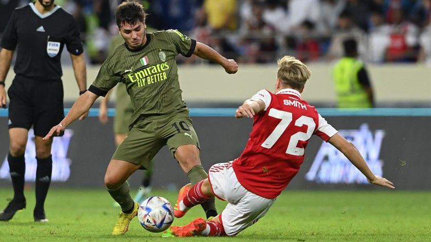 Smith tackles AC Milan's Brahim Diaz during a friendly in Dubai in 2022