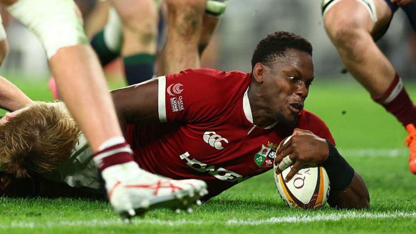 Maro Itoje scores 