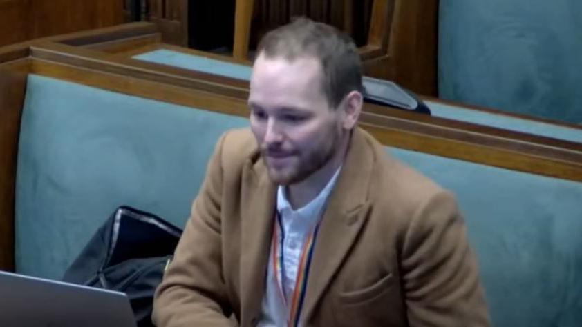 Izaac Tailford talking in a Cheltenham Borough Council cabinet meeting