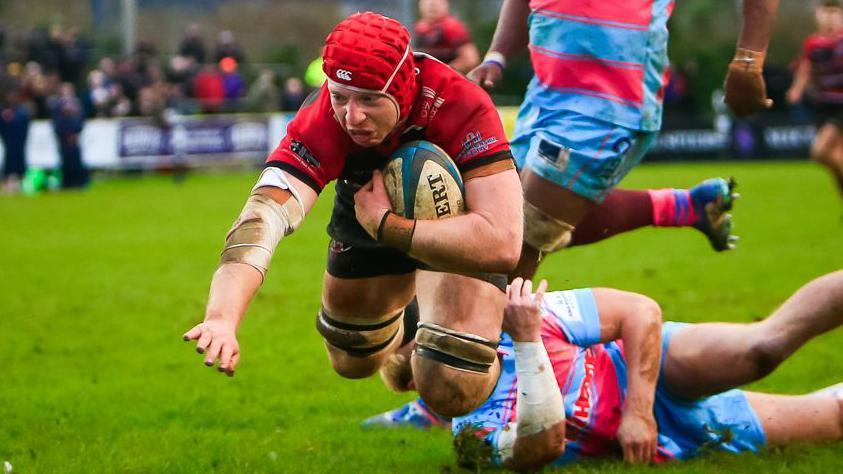 Martin Moloney scores a try