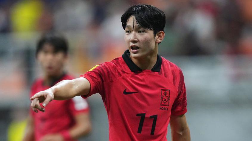 Yang Min-hyeok playing in the South Korea youth team