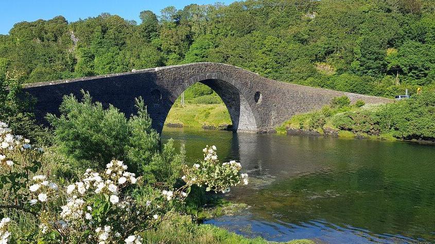 Bridge to Seil