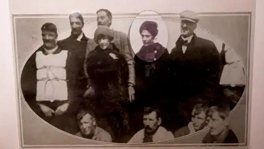 An old black and white photo of a group of Titanic survivors