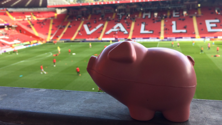 Plastic pigs at the Valley