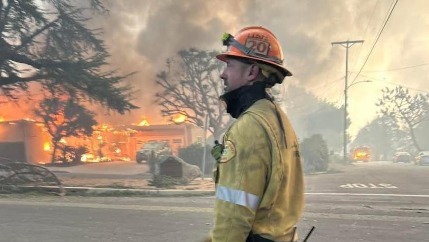 An image of a fire officer tackling a blaze in Los Angeles 