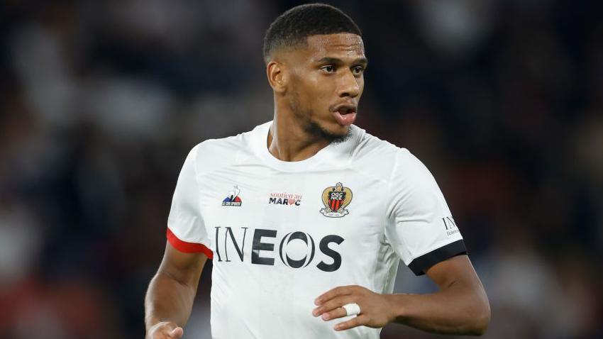 Jean-Clair Todibo in action for Nice