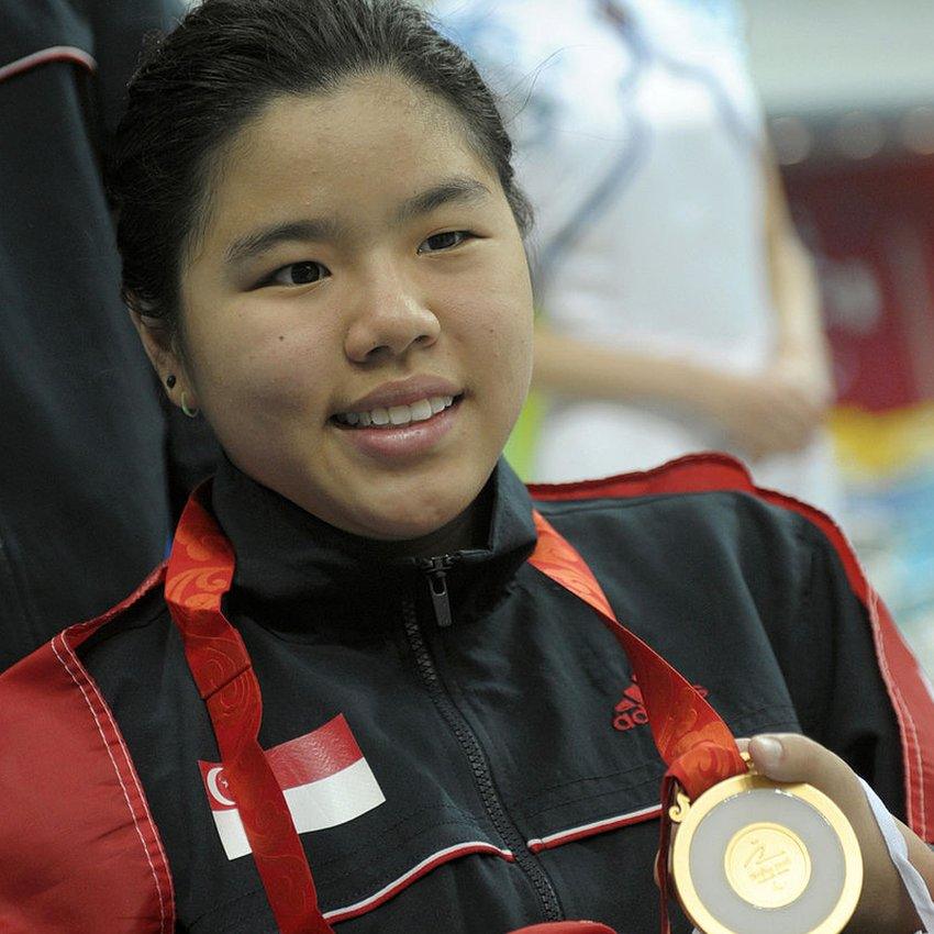 Yip Pin Xiu with her gold medal