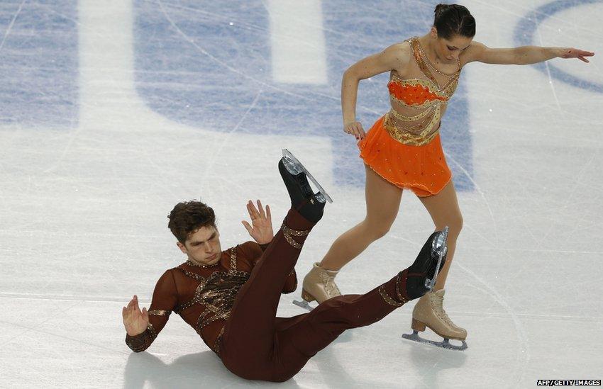Italian figure skaters Matteo Guarise and Nicole Della Monica fall
