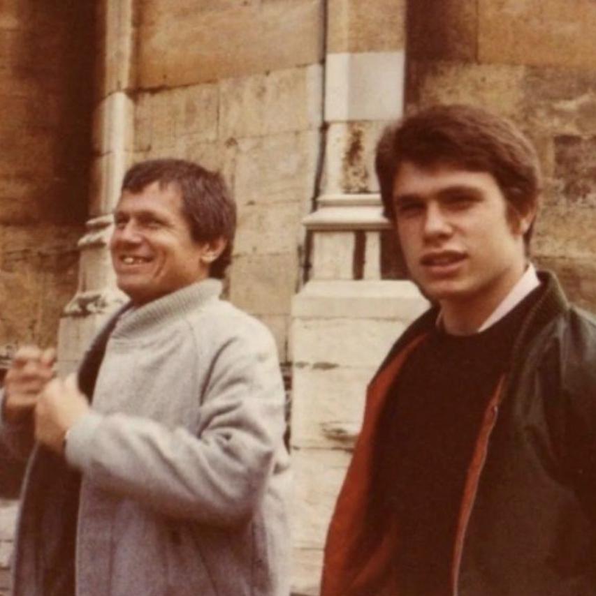 James gyda'i dad Richard Marquand