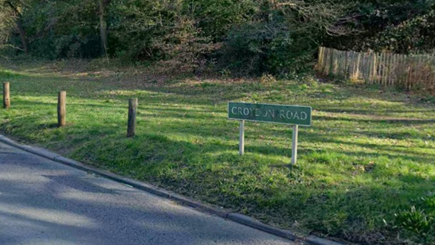 Road sign saying Croydon Road 