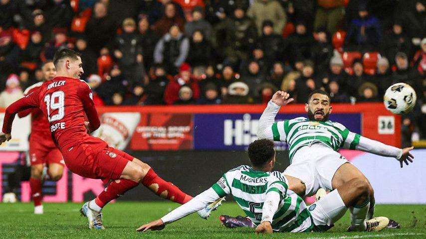 Aberdeen's Ester Sokler blazed over a chance for a last-gasp equaliser