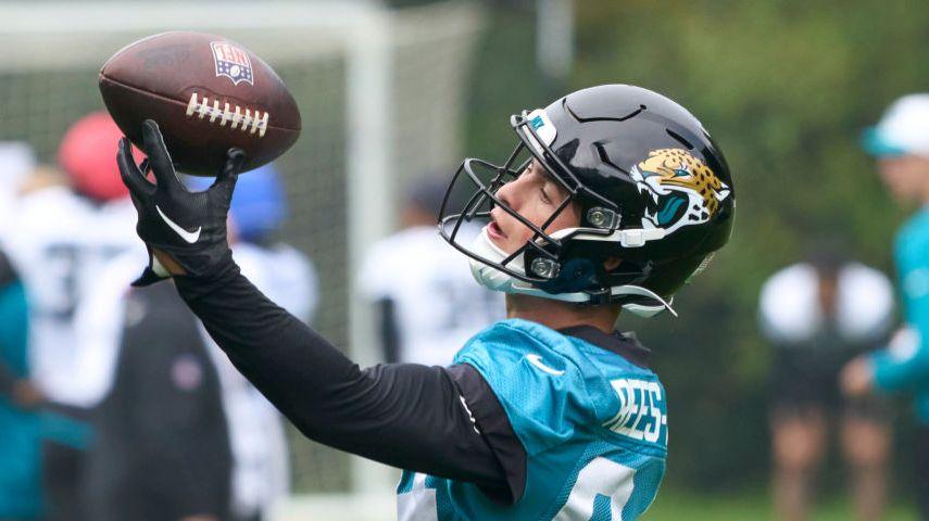 Louis Rees-Zammit yn ystod ei gyfnod gyda'r Jacksonville Jaguars

