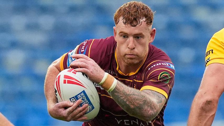 Harvey Livett playing for Huddersfield Giants