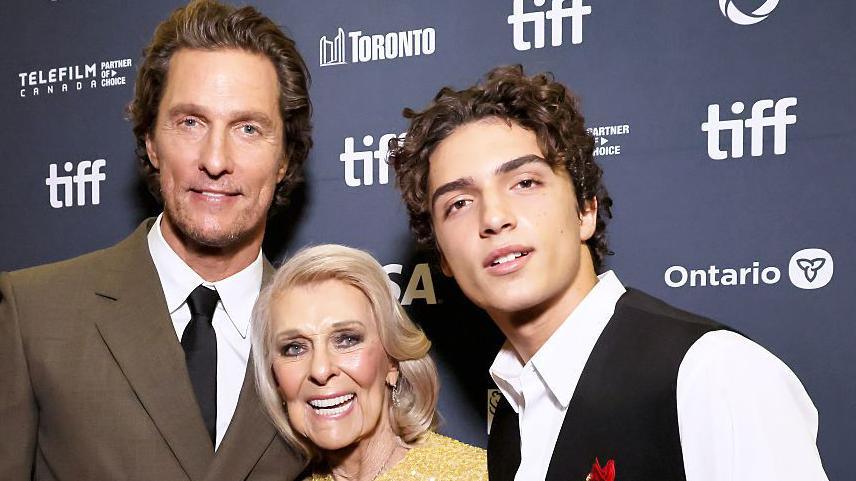 Matthew, Kay and Levi McConaughey in smart clothes on the red carpet for the film at Toronto Film Festival
