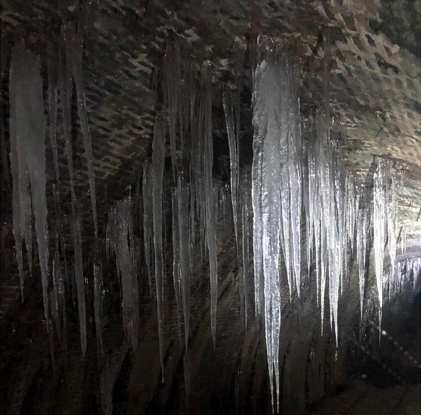 The icicles in tunnels