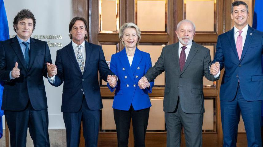 Ursula von der Leyen with, from left to right, Argentina's Javier Milei, Uruguay's Luis Lacalle Pou, Brazil's Lula da Silva, and Paraguay's Santiago Pena