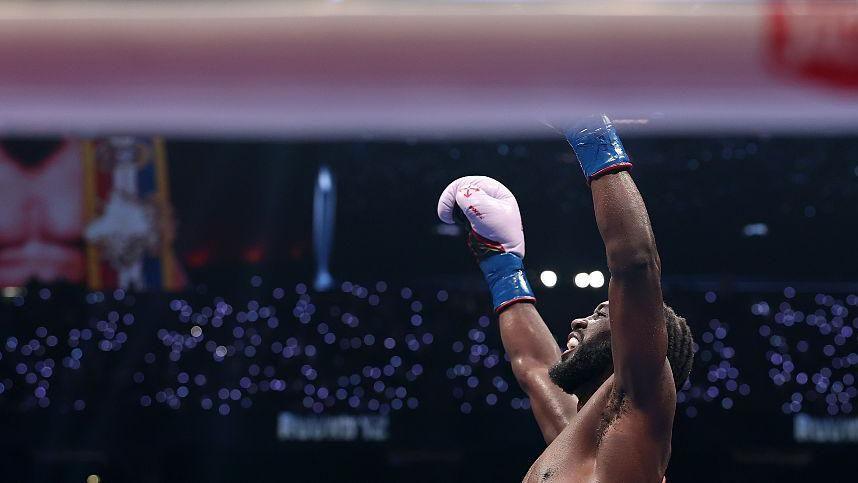 Terence Crawford raises his hands