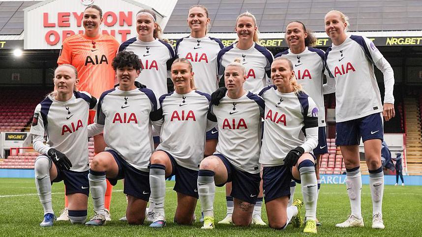 Tottenham Hotspur pose for team photo prior to the Barclays Women's Super League match between Tottenham Hotspur and Leicester City