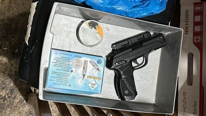 Image of an air gun seized by police