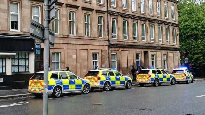 police cars on pollokshaws road