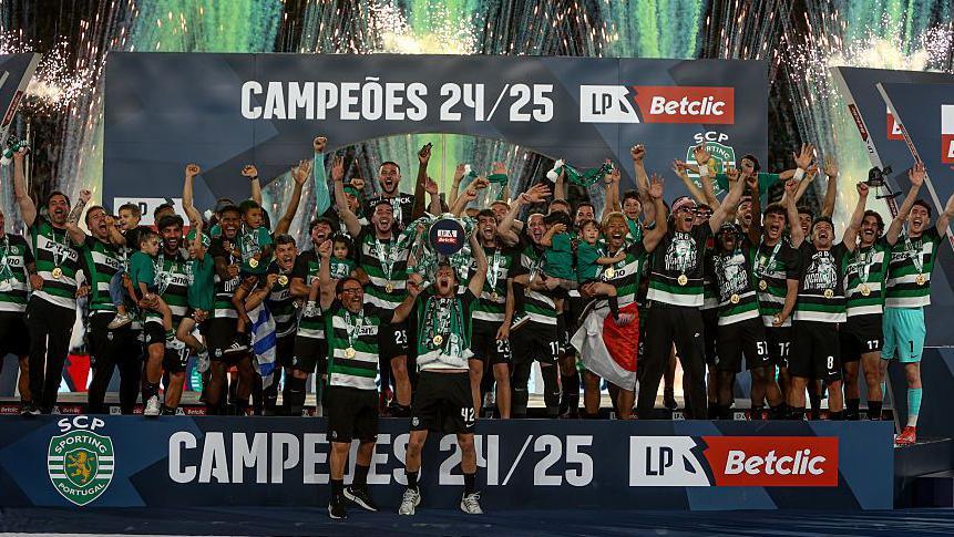 Sporting with the Portuguese league trophy