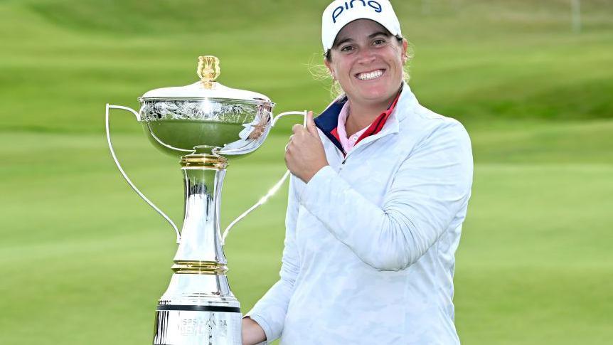 Lauren Coughlin lifts the Women's Scottish Open trophy