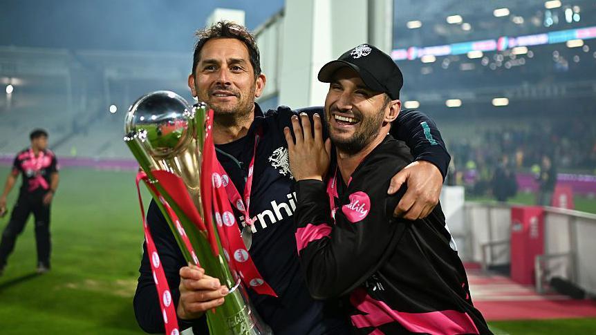 Somerset coach Jason Kerr and skipper Lewis Gregory celebrate with the T20 Blast trophy in 2025.