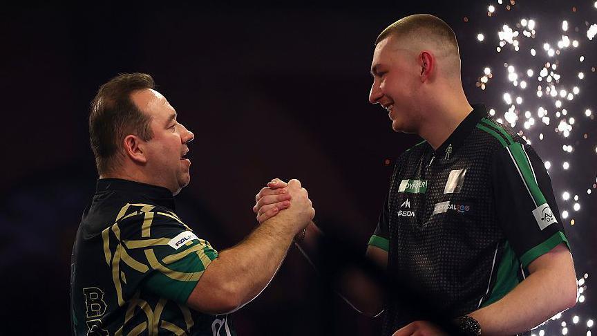 Brendan Dolan (left) shakes hands with Tavis Dudeney (right)