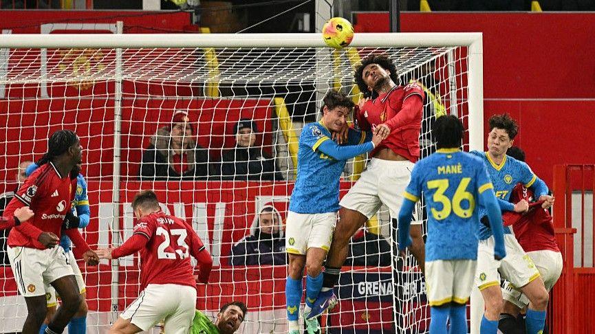Manchester United 1-1 Wolves: Zirkzee scores but United gift visitors third point of season