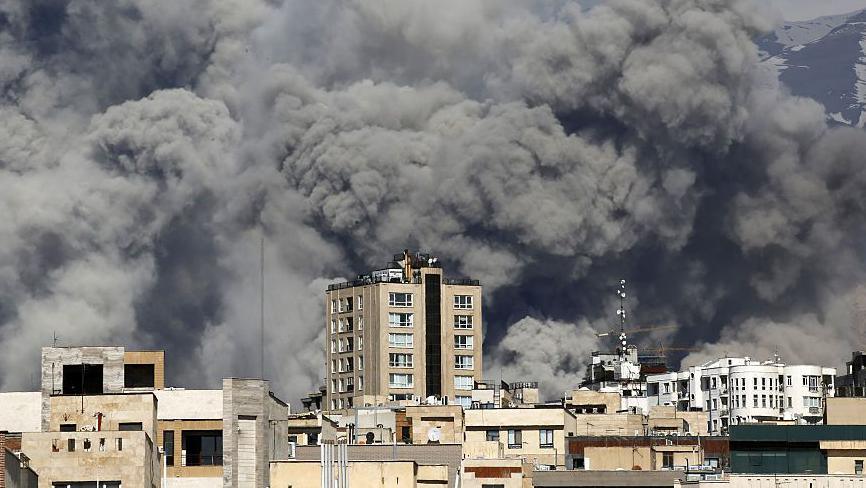 Yr olygfa yn Tehran, Iran ddydd Sul