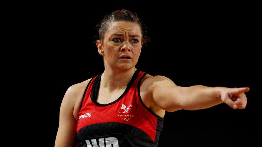 Nia Jones in action for Wales against Scotland at the 2022 Commonwealth Games