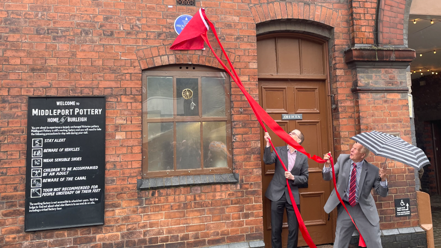 The plaque being unveiled