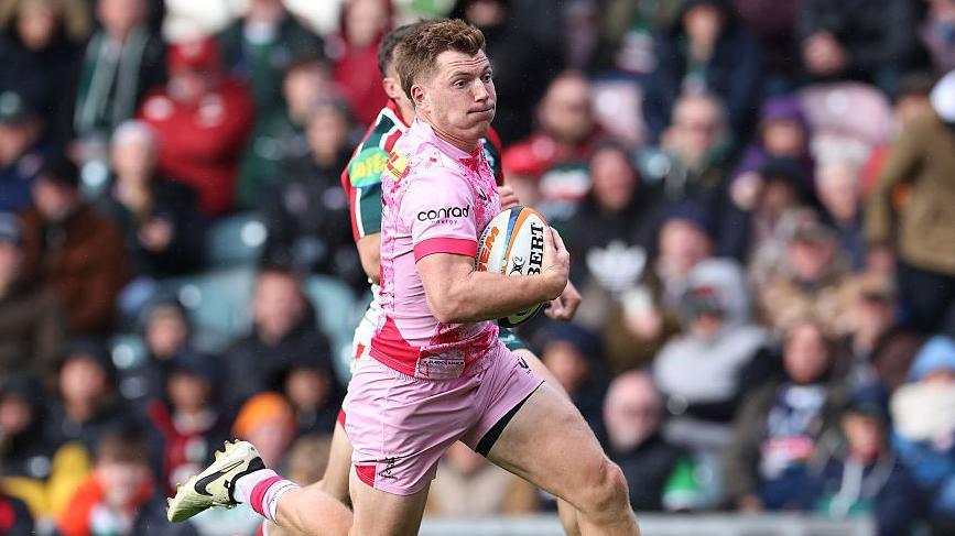 Will Porter of Harlequins breaks through to score their opening try during the Gallagher PREM match with Leicester Tigers  at Mattioli Woods Welford Road Stadium