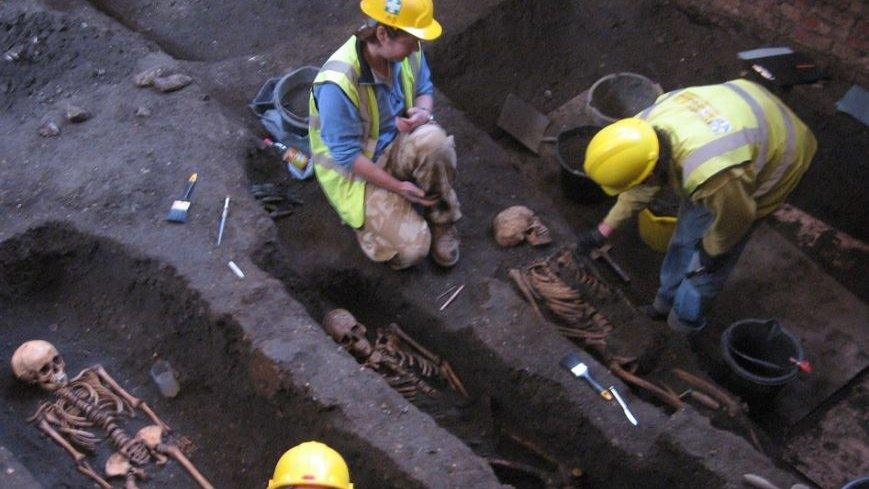 Archaeologists and skeletons, St John's College, Cambridge