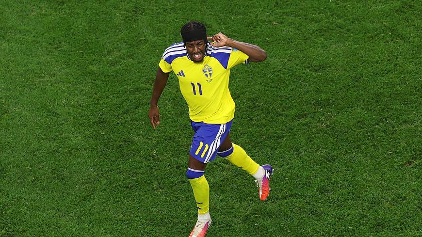 Anthony Elanga celebrating
