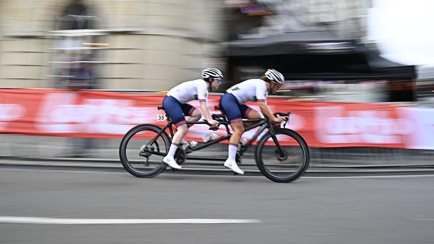 Sophie Unwin on the back of the GB tandem with Jenny Holl at the front