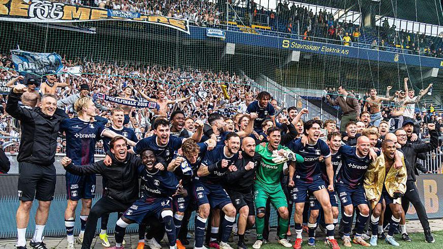 Aarhus GF players celebrate in front of their fans after clinching the Danish league title in 2026