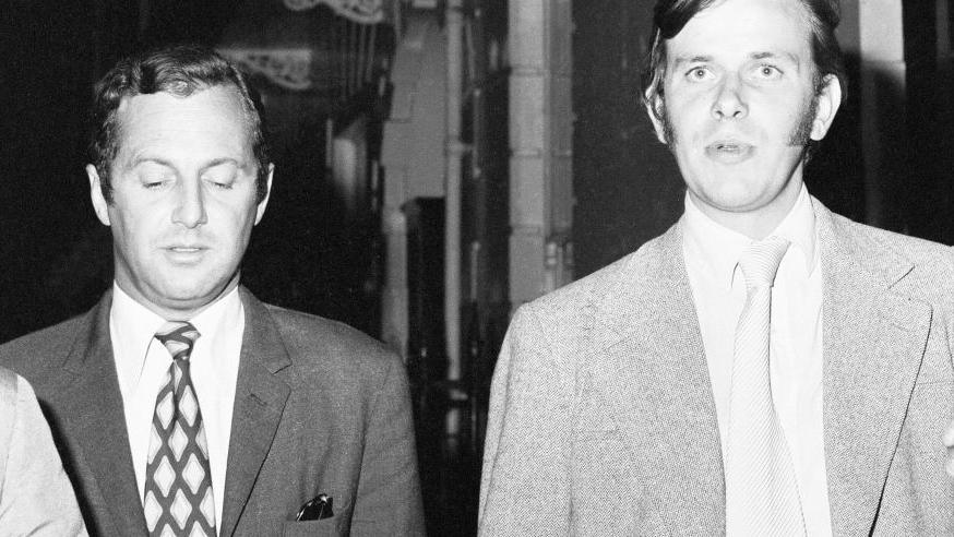 Lloyds Bank on the corner of Baker Street and Marylebone Road, London. Our Picture Shows: Robert Rowlands (left) the radio ham operator, overheard conversations between the robbers and their rooftop lookout, 13th September 1971. (Photo by Illingworth/Mirrorpix/Getty Images)