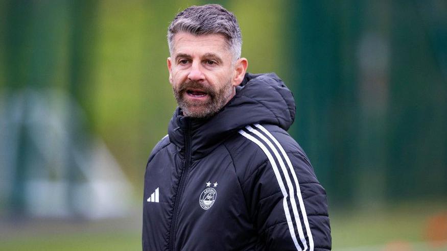 Aberdeen manager Stephen Robinson