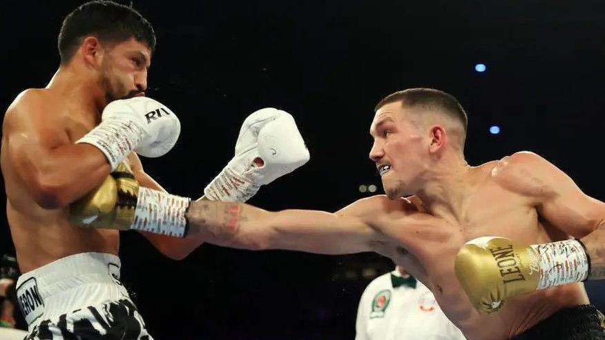 Liam Davies scores with a right jab against Erik Robles in Birmingham in March 2024