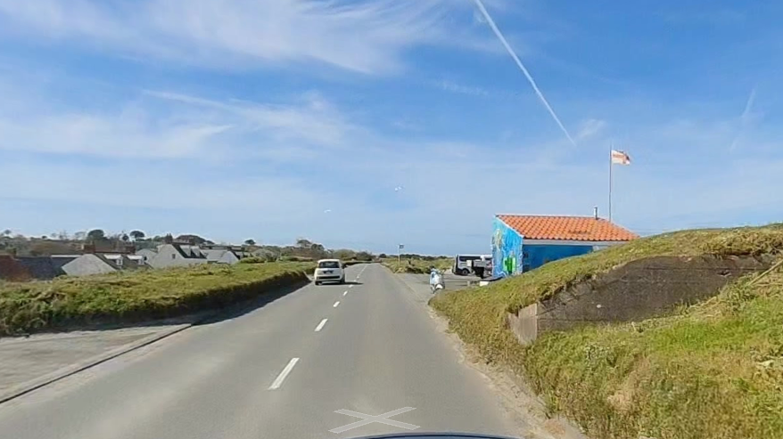 Street view of Vazon Road, Castel, near to Richmond Kiosk