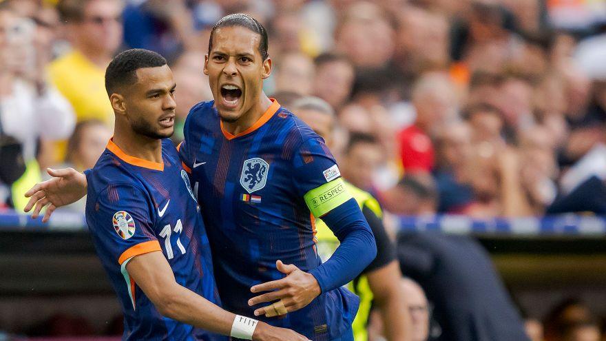 Cody Gakpo and Virgil van Dijk celebrate