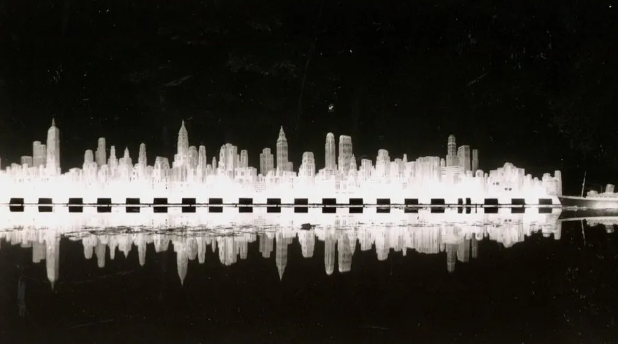 A black and white photo of the Manhattan skyline in New York